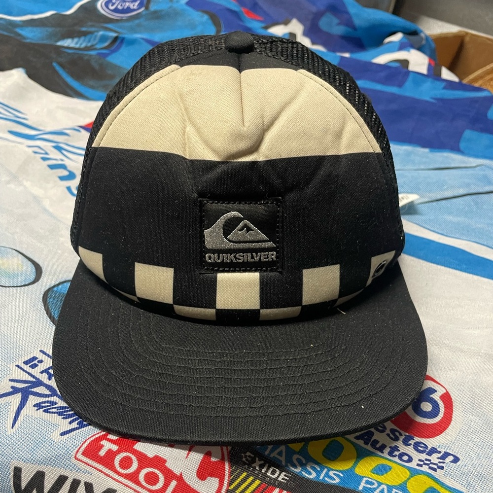 Quicksilver snapback hat